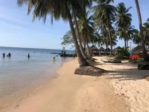 ‘The Greenhouse’ Nesat Village - Sre Umbell