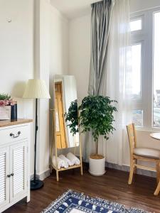 Phòng Giường Đôi Có Ban Công (Double Room with Balcony)