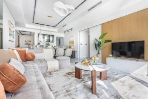 Frank Porter - Paramount