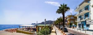 Maniel Beach Hotel