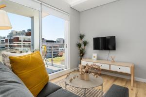 220 On Loop Luxury Apartments