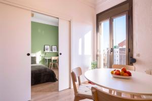 Sunny Apt Barcelona 22