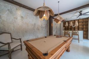 Casa Galicia - Spacious Central 7BR Villa, Pool & Sunset Rooftop