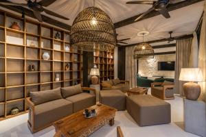 Casa Galicia - Spacious Central 7BR Villa, Pool & Sunset Rooftop