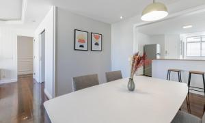 Tabas Espaçoso apto no Leblon LB0015