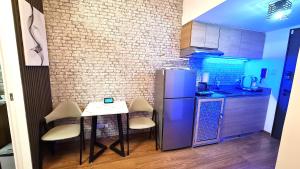 Queen Bedroom, Pool, Gym & Amazing View Makati