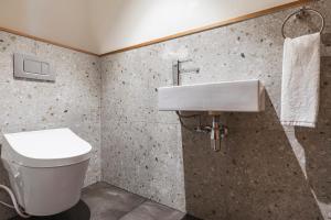 Phòng Giường Đôi Tiêu chuẩn không có Tầm nhìn (Standard Double Room without View)