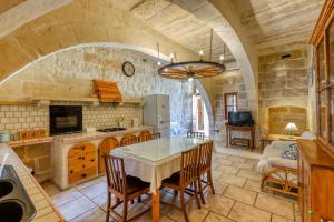 TaLeli Pool Farmhouse in Gozo - Happy Rentals