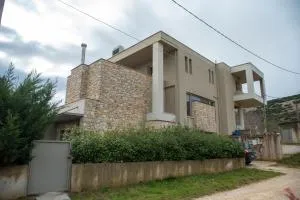 Ioannina Amazing Deluxe Apartment - Neo Mpizani