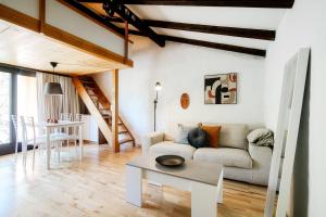 Sureggio Village - wooden studio with communal pool