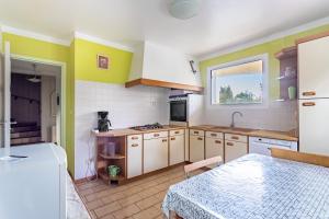 Maisons de vacances Celeste - Maison 3 chambres et jardin : photos des chambres