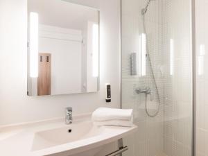 Hotels B&B HOTEL Lyon Eurexpo Bron : photos des chambres