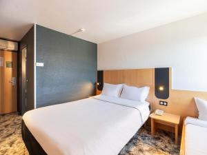 Hotels B&B HOTEL Lyon Eurexpo Bron : Chambre Triple