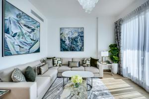 Sea View 3 BD apartment in La Mer near the beach