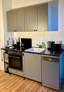 FeelsLikeHome - Stylische und zentrale Altbauwohnung mit Terrasse&Garten