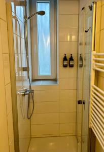FeelsLikeHome - Stylische und zentrale Altbauwohnung mit Terrasse&Garten