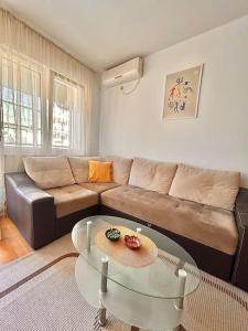 Cozy, charming one bedroom apt