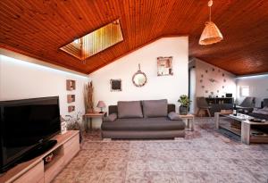 Nonas Central House 3bd with a Garden In the City Center By Villa Mana Gers