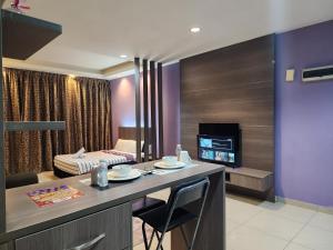 Regalia Comfort Suites KLCC SkyPool