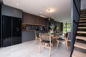 The Woods Luxury Homes - Elaleni Estate