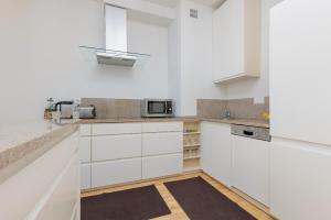 Sienna Family Apartment in the Center of Warsaw by Renters
