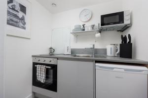 Stunning Central Plymouth Studio Apartment - Sleeps 2 - Habita Property