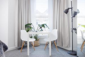 Stunning Central Plymouth Studio Apartment - Sleeps 2 - Habita Property