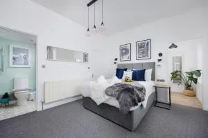 Stunning Central Plymouth Studio Apartment - Sleeps 2 - Habita Property - Mannamead