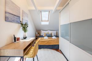 Spacious rooftop home with parliament&Danube view