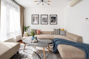 Spacious rooftop home with parliament&Danube view