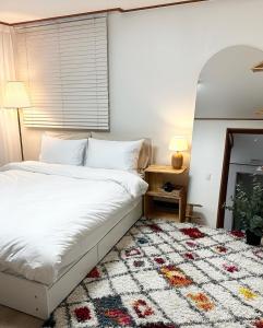 Cozy and Comfy House Hongik St. Exit 2 10min