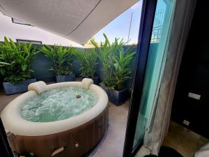 CosyLuxUniqueJacuzziParking