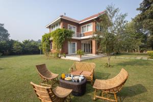 Hostie Humming Trees - 4BHK Farm house, Opp Westin Sohna