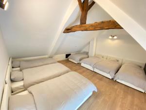 Maisons de vacances La casa Normande Sauna,Jacuzzi,cave a vin -1h05 de paris : photos des chambres