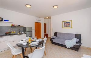 1 Bedroom Cozy Apartment In Klek