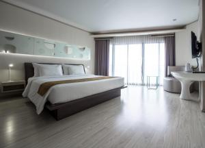 Pattaya Discovery Beach Hotel - SHA Extra Plus