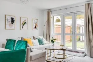 3 bedroom detached house free car park close to town airport - Harpenden