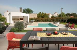 Villa Zen near Medulin for 8 people with wellness & sea view - only 1 km from beach