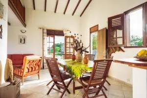 Anastasia - Maison climatisée avec jardin - Petit-Canal