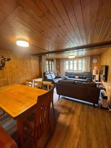 Cosy mountain apartment 5min walk from Gondola