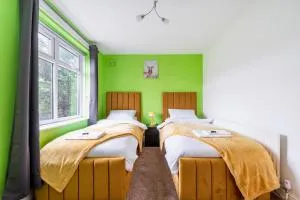 UKSAS Two bed house Free Parking - 齐格威尔