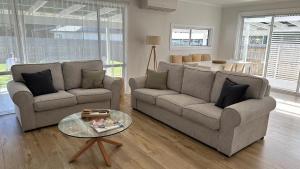 Castaway, Cowes beach house