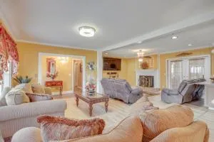 Columbia Home Rental with Hot Tub 9 Mi to UofSC! - بليثيوود