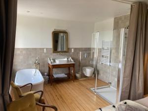 LE CHATEAU DE MONTHUREUX LE SEC