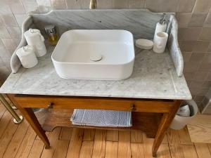 LE CHATEAU DE MONTHUREUX LE SEC