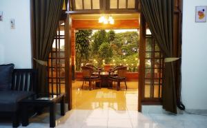 Villa Tentram Puncak, 6 Kamar, Billiar, Karaoke