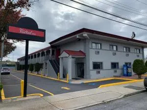 Red Roof Inn Copiague - 法明代尔