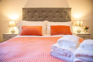 Stylish 2 Bed Apt 18 - City Centre, FREE Parking, Espresso Machine & Netflix - Hosted by Stay Host Save