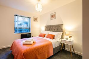 Stylish 2 Bed Apt 18 - City Centre, FREE Parking, Espresso Machine & Netflix - Hosted by Stay Host Save