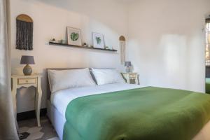 One-bedroom apartment with Patio